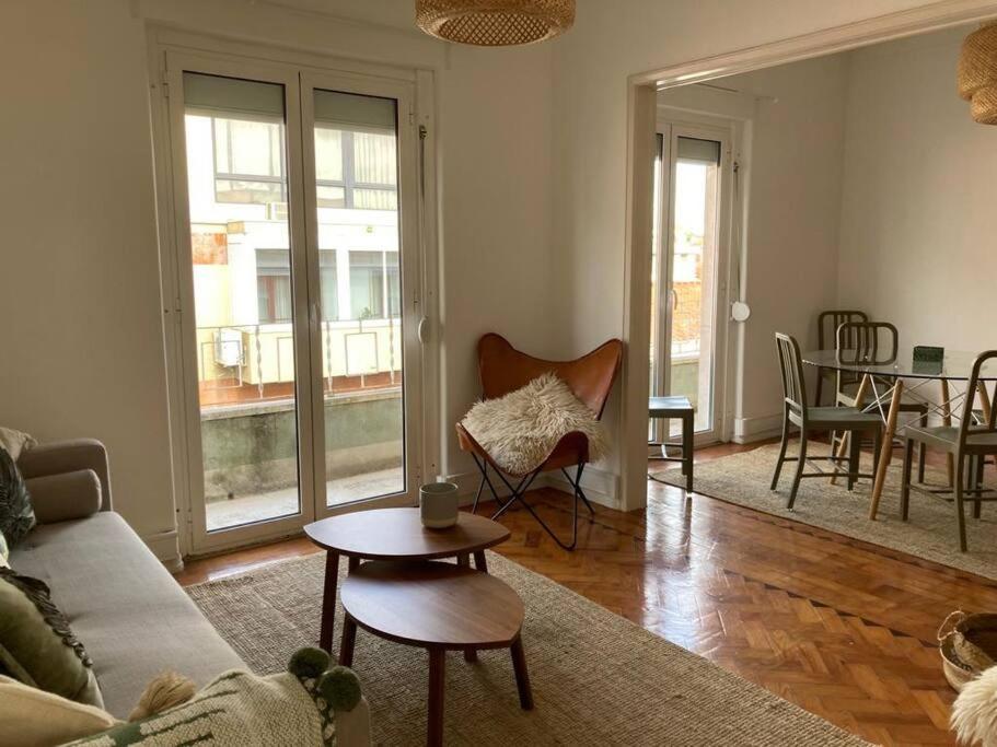 Apartamento Bem Localizado Para Familias & Amigos Apartment Lisbon Exterior photo